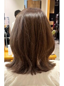 オリオリ ネイ(oli-oli ne'i) くびれ外はねスタイル/くびれレイヤー/ココアブラウン