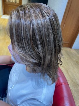 ヘアサロン アティリー(Hair Salon Attirer) 西梅田/ボブ/グレーベージュ/白髪ぼかし/ハイライト/ベージュ