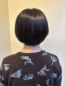 丸みと収まりにこだわった大人ショートボブ　3