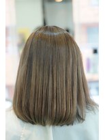 ネス(NESS) マットなハイライトの入ったミディアムヘア177