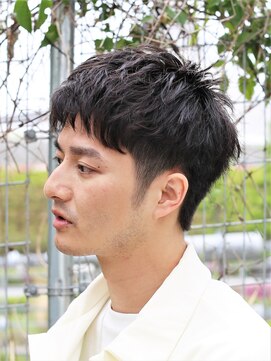 ガズル ハラジュク(GUZZLE HARAJUKU) ツーブロック束感モテる黒髪スーツ短髪パーマベリーショート