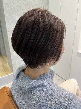 リッカ(RICCA) 耳にかけやすい長さを残したショートボブ