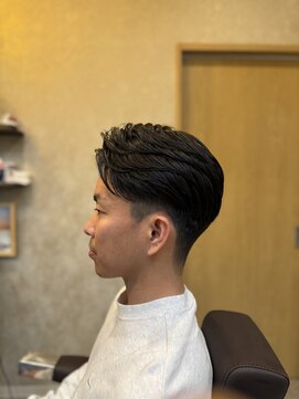 リアンドコー(Re&co) カジュアルバーバー/2ブロックのナチュラルフェード