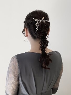 アヴェイル ヒロオ(a'vail Hiroo) モテ髪 ポニーテール編みおろしヘアアレンジ