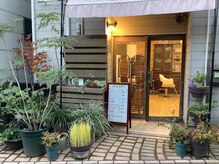 イーズ(ease)の雰囲気（入り口に癒しのグリーン）