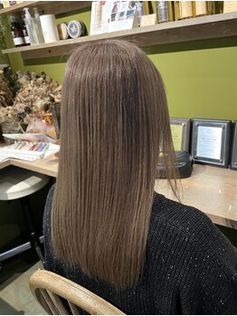 ディスタカマツ(This TAKAMATSU)の写真/透明感×ほんのりくすみ感がオシャレなベージュカラーがお勧め◎トレンド感のある気分が上がるスタイルに♪
