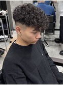 黒髪フェードマッシュ前下がりスペインカール