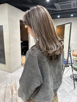 ヘアー アイス ルーチェ(HAIR ICI LUCE) グレイアッシュ 白髪ぼかし レイヤーカット ハイライト 西田