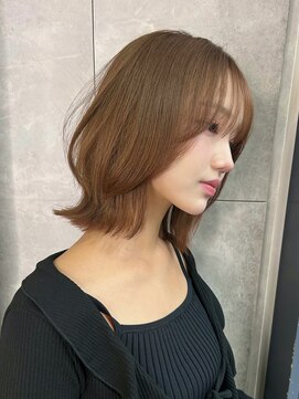 トルネード(TORNADO) ナチュラルな外ハネが可愛い透明感カラーの韓国ボブ s1021