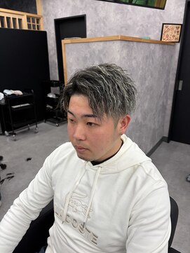 段 若い子もイケおじも似合うツイスパメッシュ!