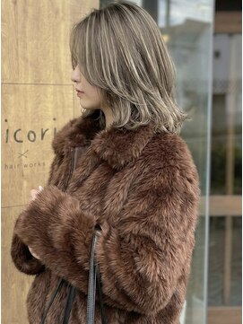 ニコリヘアワークス(nicori hair works) レイヤー×ハイライト×フォギーベージュ1