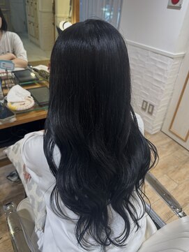 ネオリーブ チロル 横浜西口店(Neolive CiroL.) 圧倒的ツヤ感ブルーブラック