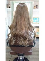 ヘアサロンアンドリラクゼーション マハナ(Hair salon&Relaxation mahana) アッシュベージュで繊細なロングスタイルに♪