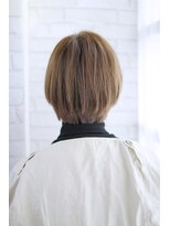 オティアプラスエヌ(OTTIA+n)&nbsp;20代30代40代　ショートでキレイめモード【松山】