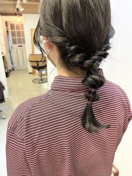 ラビリンス(Labyrinth) 黒髪セミディでもかわいい編み下ろしアレンジ♪