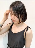 大人かわいい黒髪前下がり内巻き丸みボブセンターパート前髪なし