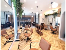 ヘアーアンドネイルフォレスト(Hair&Nail FOREST.)の雰囲気（ネイルサロンが併設しているから同時施術も可能です☆）