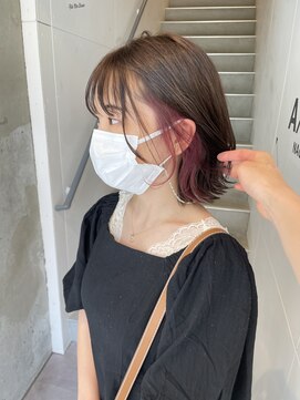 アイリー 名古屋(A/LEE) 切りっぱなしボブ／ピンクイヤリング