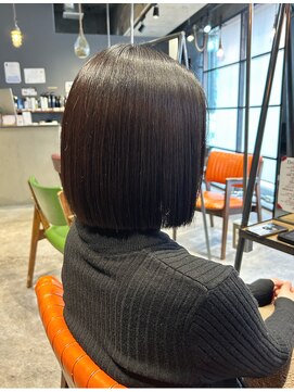 インス(ensue) 切りっぱなしボブこなれミディ20代30代40代◎髪質改善ストレート