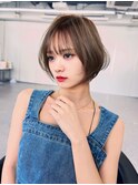 束感がおしゃれな丸みショートボブ