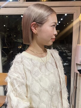 イル(iru) ハイトーンボブ　ボブ　ベージュ　ホワイトベージュ