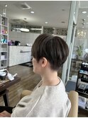 大人刈り上げショート　オリーブグレージュカラー
