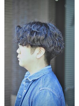 ガオプロデュースバイレボ(gao produced by revo) 波巻きパーマ/センターパート/刈り上げ/ツーブロック/スパイラル