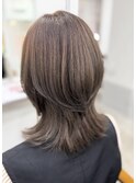 セミロングオリーブアッシュ似合わせカットウルフレイヤー50代