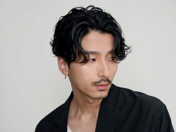 フィフス トウキョウ (fifth TOKYO)の写真/《デキる男のセンターパート》ニュアンスパーマをかけることで、清潔感のある印象に*[渋谷/メンズパーマ]