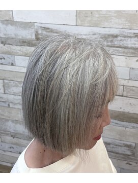 美容室 ジュネス 大人アシメなショートボブ。