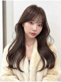 ロングウェーブ×柔らかバングのフェミニン韓国ロング