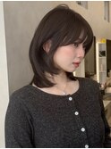 大人可愛いミディアムレイヤー韓国ヘアハッシュカット暗髪カラー