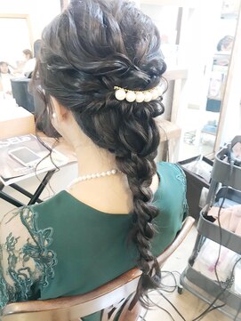 ロカット サロン(Roquat Salon) 編み込みフェザーロングアレンジ【ヘアアレンジ　立川南/立川】