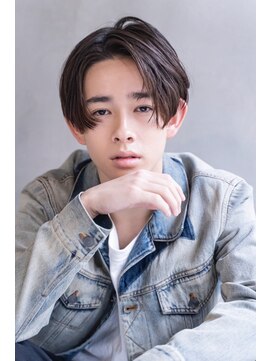 アメリ 新宿(Ameri) Ameri 前下がりセンターパートエモショート 【新宿】