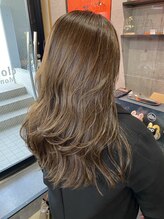 クルー(CREW) レイヤーカット×シークレットハイライトカラー