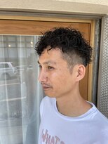 トナリ(tonari)&nbsp;メンズ刈り上げスパイラルパーマ