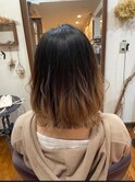 黒髪+ハイトーンベージュ裾カラー ミディアムS字ウェーブ