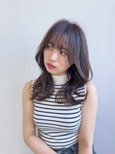 レミー(REMY) ほんのりピンクカラーの愛されミディアム外ハネレイヤー
