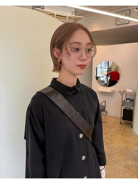 ユー(yew) ブリーチカラー/くすみベージュ/ミニボブ/ショートボブ