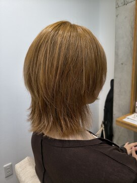 リアン(Lien) ウルフカット×ブリーチベージュカラー