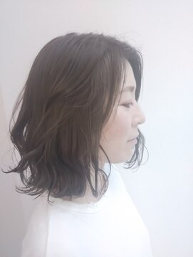 エミュスト(Emuest) シアーベージュ