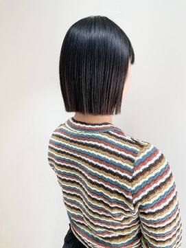 ネイヴィル(navile) 抜け感スタイル ぱつっとボブ 20代/30代/40代