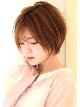 レウナ 外苑前(Reuna) 30代40代50代大人可愛いボリュームショート　シルエットが綺麗