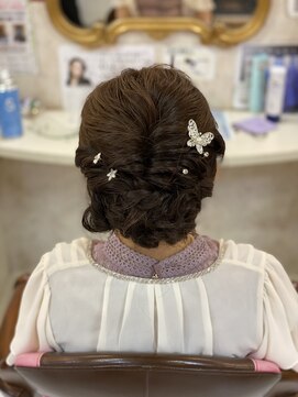 美容室 ティンカーベル シニヨンヘア