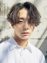 フィフス 原宿(fifth) サイドパート波巻きスパイラルパーマセンターパート刈り上げ束感