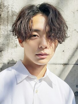 フィフス 原宿(fifth) サイドパート波巻きスパイラルパーマセンターパート刈り上げ束感