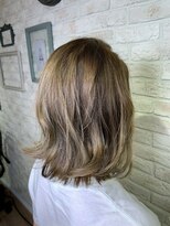 アフィナー(Afinar) ワンメイクアッシュカラー/鎖骨ミディアム/ゴールドベージュ