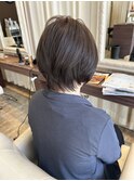 アッシュ系カラーをベースにつくる白髪ぼかしボブスタイル