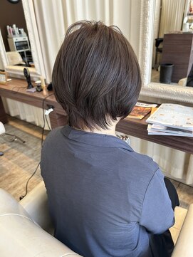 ヘアデザインスペース イチエ(hair design space i chi e) アッシュ系カラーをベースにつくる白髪ぼかしボブスタイル