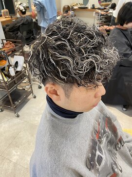 エイトデイズ 三宮駅前店(EIGHT days) シルバーメッシュ×スペインカール